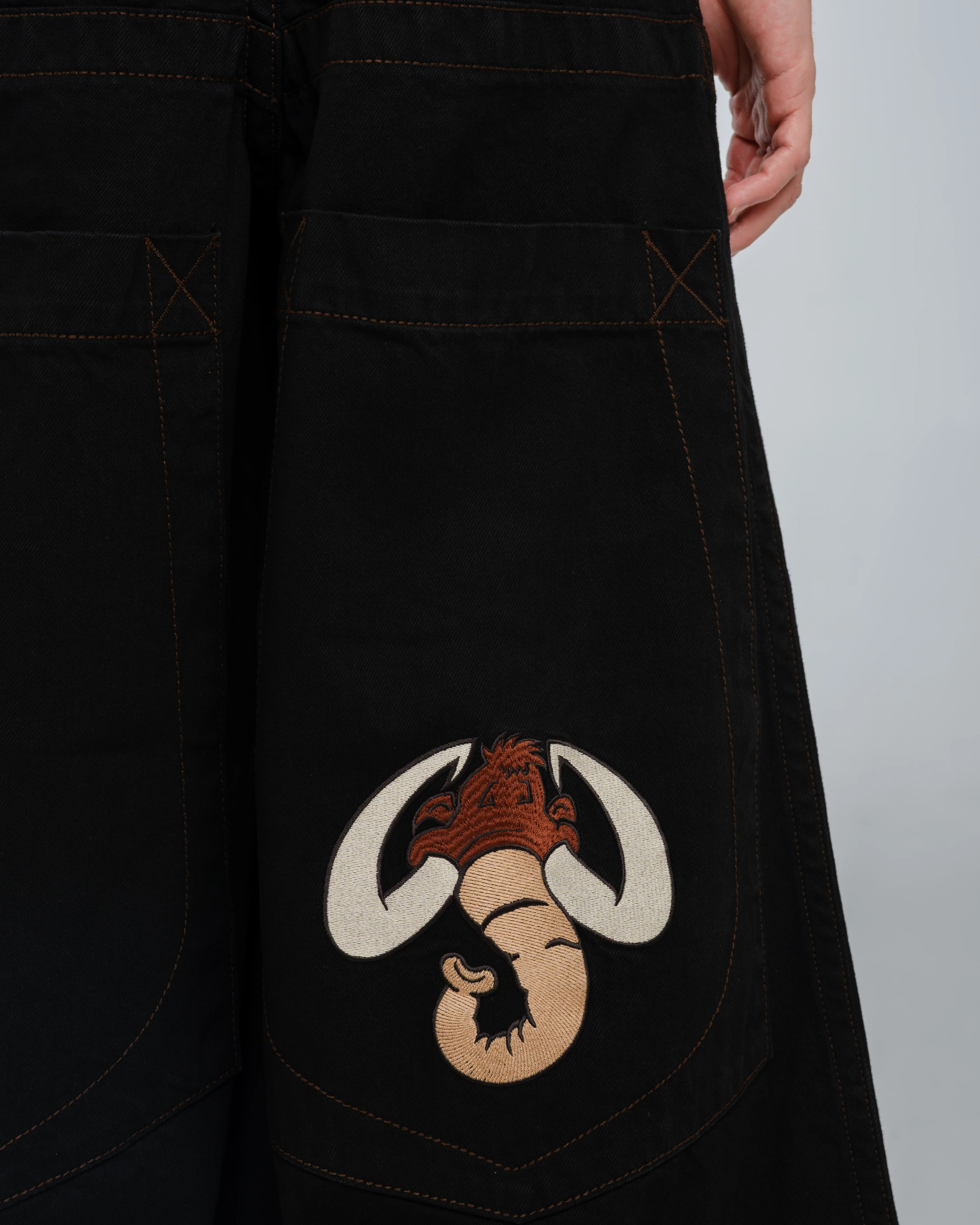 Mammoth. 40". Jet Black. - Image 9