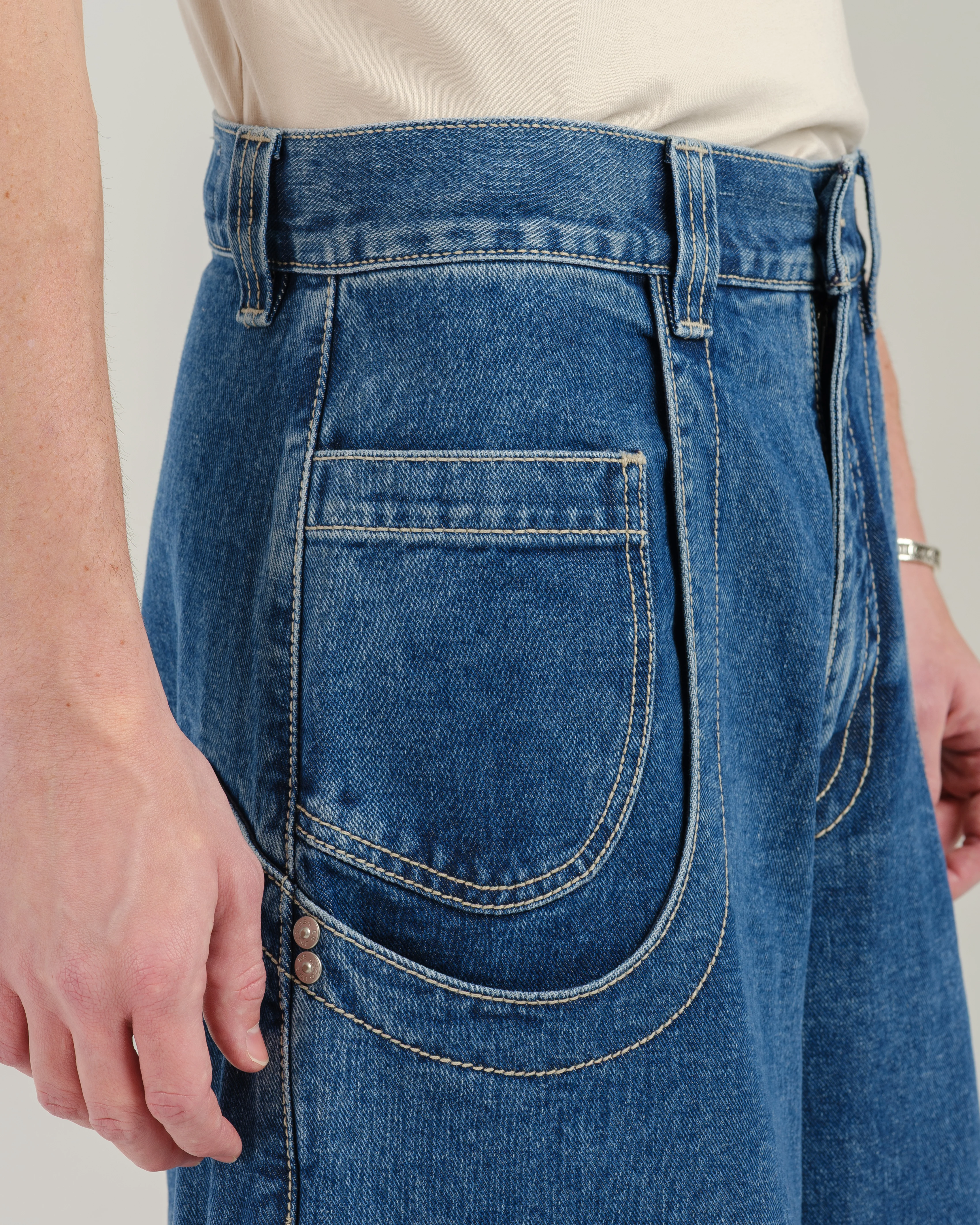 Rhino. 34". Dark Stone. - Image 7