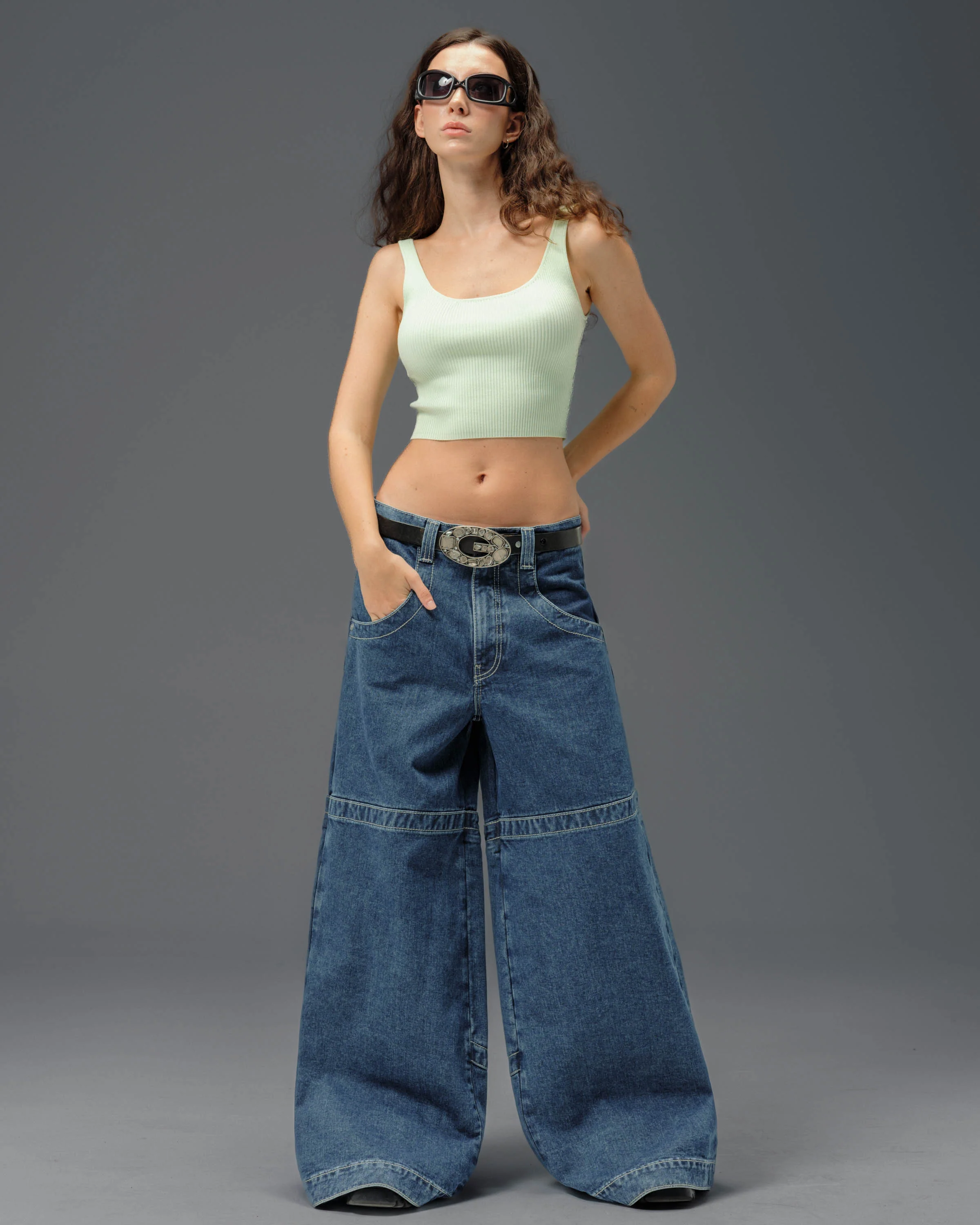 W Hangin'. 34". Dark Stone. - Image 3