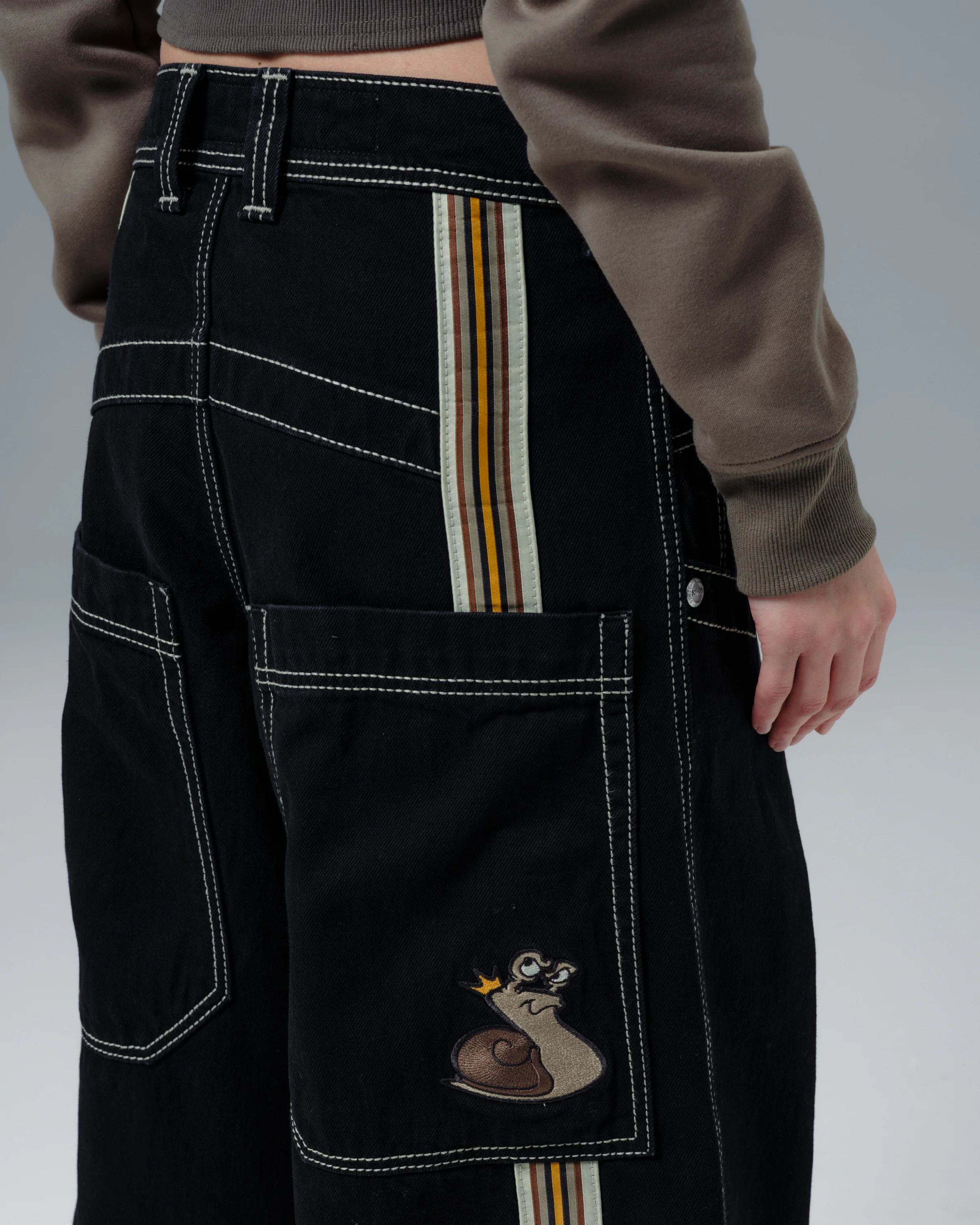 W Slug. 26". Jet Black. - Image 12