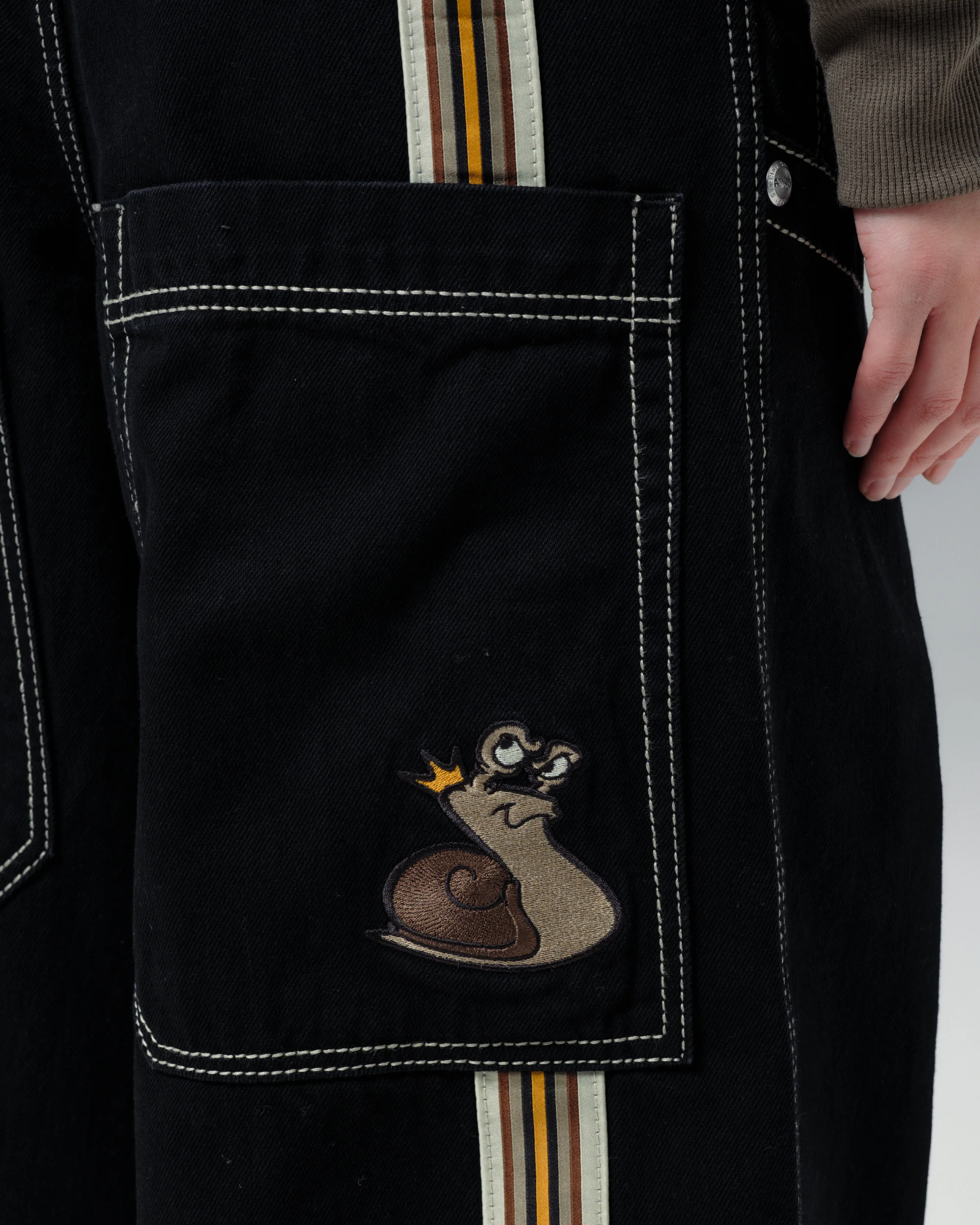 W Slug. 26". Jet Black. - Image 13