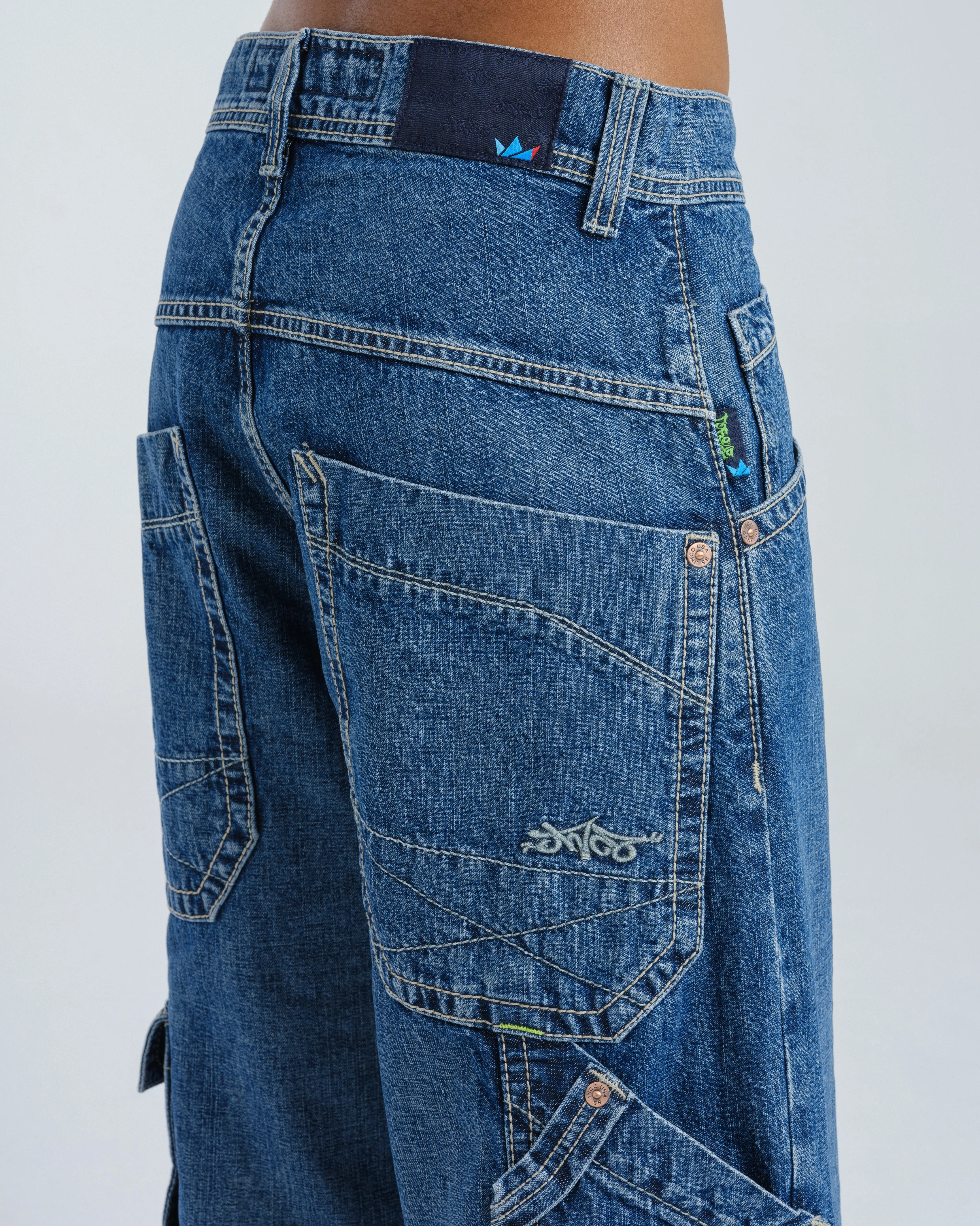 W Torque Cargo Carpenter. 23". Hand-Sand Dark Stone. - Image 9