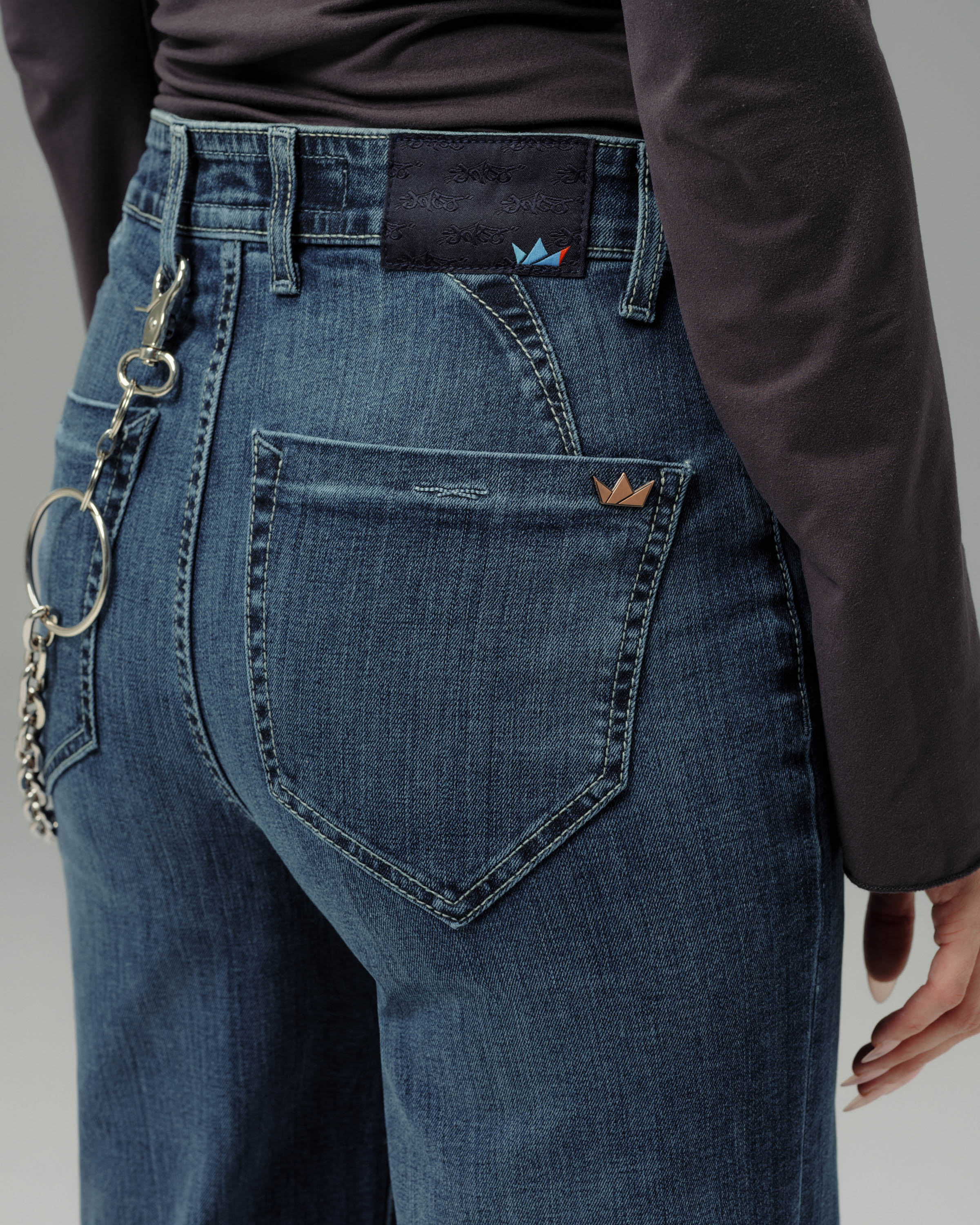 Vivianite. 28". Hand-Sand Dark Stone. - Image 7